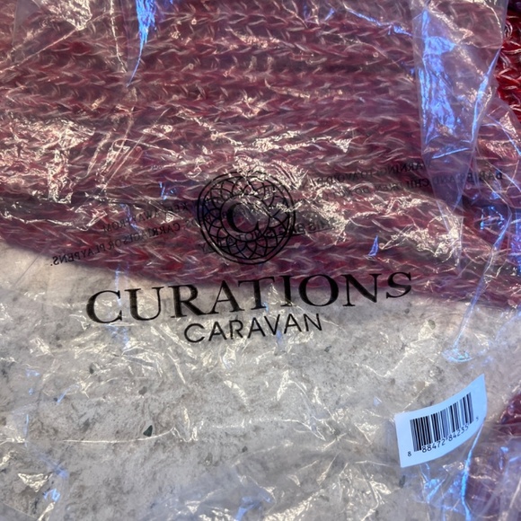 New red & white Curations  Caravan  scarf beenie mitten bundle - Picture 6 of 7